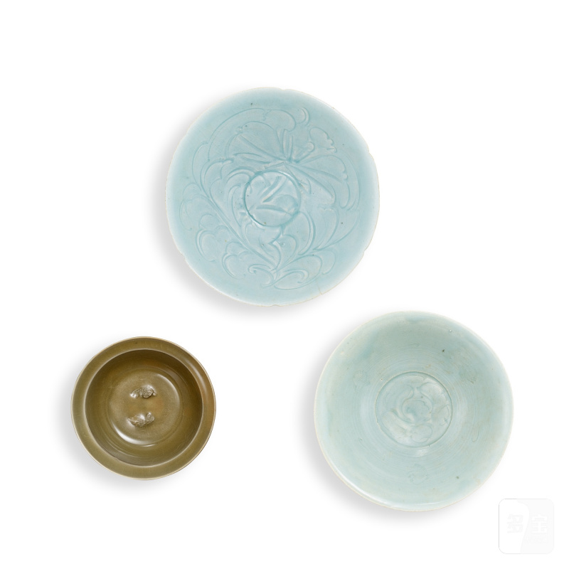 A Longquan celadon-glazed washer and two qingbai-glazed bowls, Southern Song dynasty | 南宋 龍泉窰青釉雙魚紋洗一件及青白盌兩件
